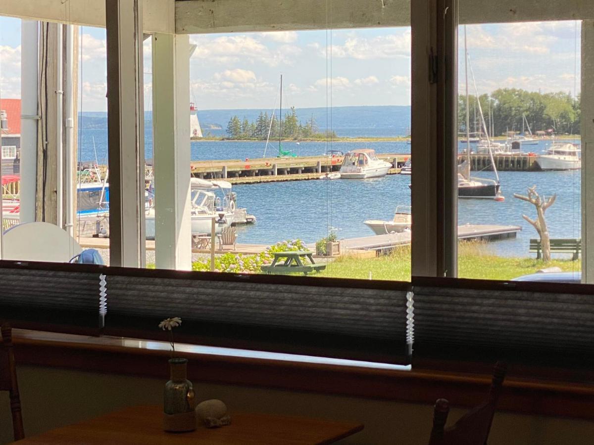 The Water'S Edge Inn & Gallery Baddeck Inlet Kültér fotó